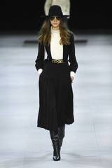 Les Parisiennes de Mamansnet: Blue Stockings are Back in Fashion