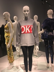 Les Parisiennes de Mamansnet: Blue Stockings are Back in Fashion