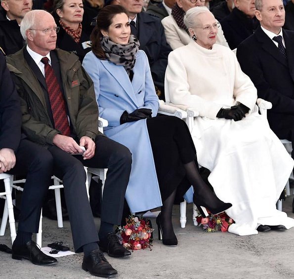 Royal style & gossip: hairbands and birth plans