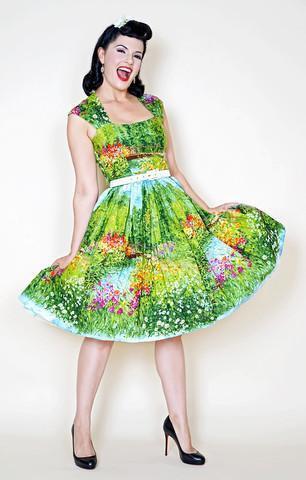Bring me the prettiest dress available to humanity