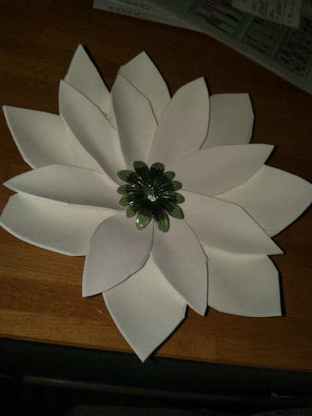 Fake waterlilys? Green tiaras?