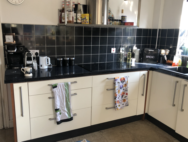 What colour worktops?