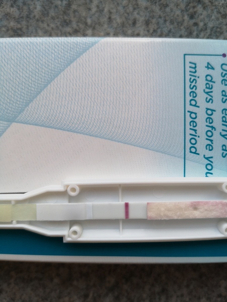 Clomid... Cd32... Possible very faint line?