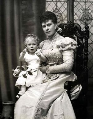 Royal style & gossip: hairbands and birth plans