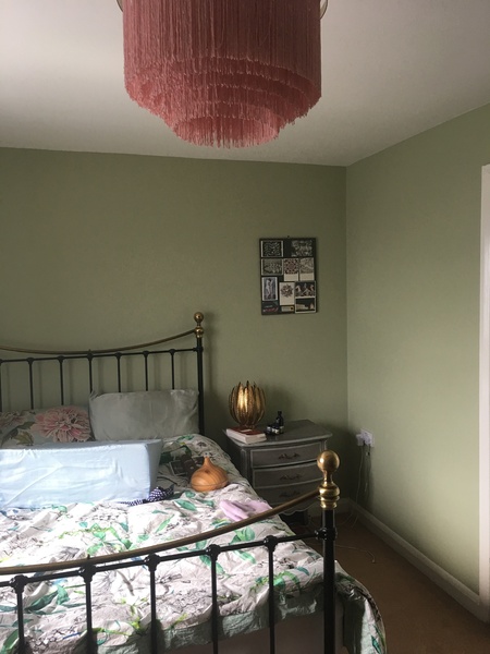 Vintage bedroom, what changes do I need to pull it together?