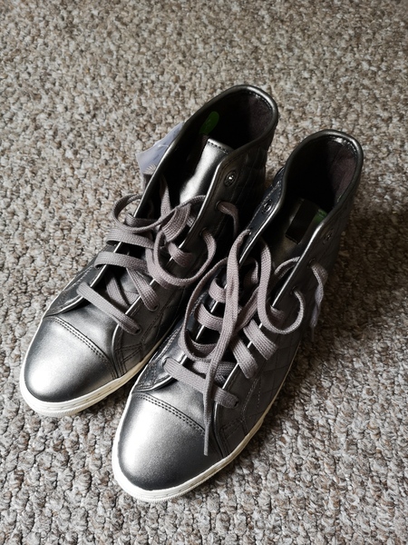 Les Parisiennes des Mamansnet: See life in pink, but do not wear it!