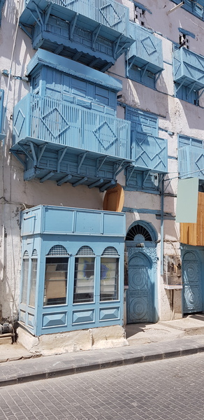 I live in Saudi Arabia. AMA!