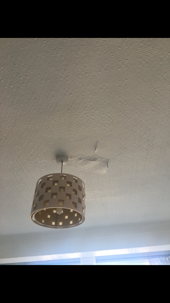 Ceiling wallpaper crack