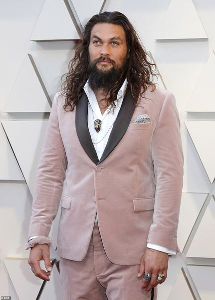 Female = letting out a small shriek because wearing pink