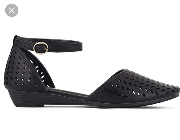Closed toe flat sandals other than FitFlop Cova?