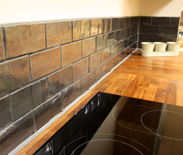 What colour worktops?