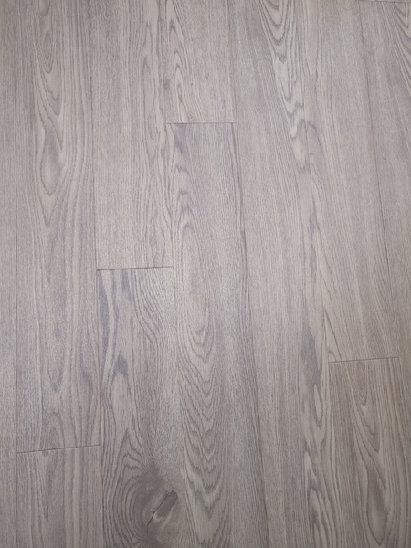 Wood effect LVT - bevelled effect