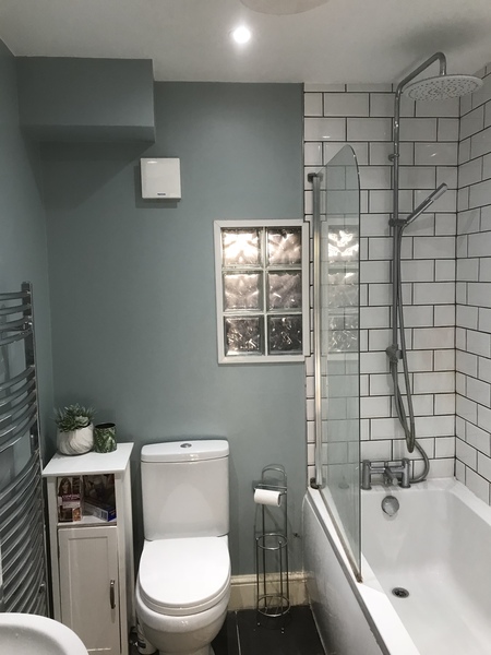Show me your teeny tiny bathrooms!