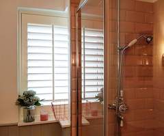 Show me your teeny tiny bathrooms!