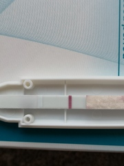 Clomid... Cd32... Possible very faint line?