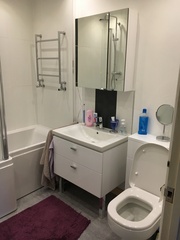 Show me your teeny tiny bathrooms!