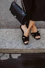 Les Parisiennes des Mamansnet: See life in pink, but do not wear it!