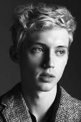 Can we have a thread of phwoar?!