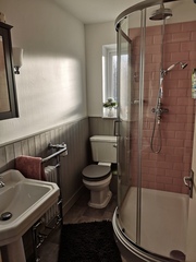 Show me your teeny tiny bathrooms!