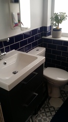 Show me your teeny tiny bathrooms!