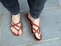 Can you help me find a replacement for these sandals/flipflops before they fall apart?
