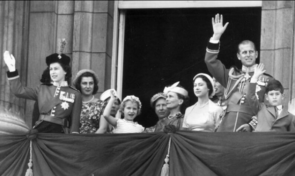 Royal style & gossip: summer is coming, tiaras better be too!