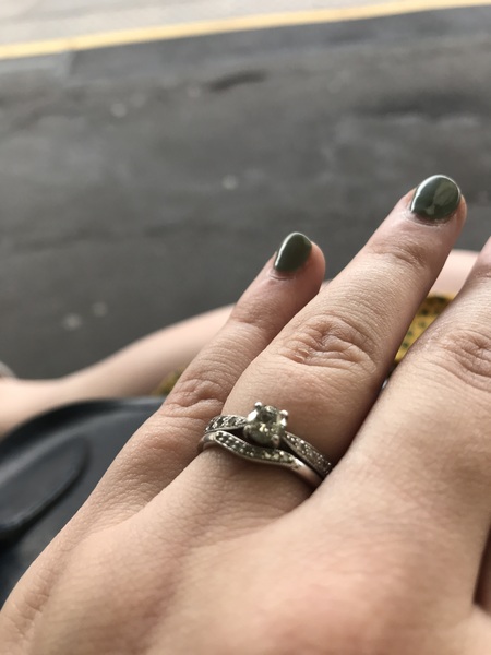 Please show me your wedding rings