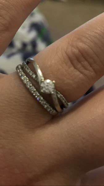 Please show me your wedding rings