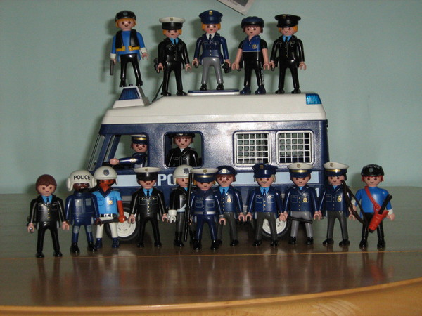 Police sets, lego or playmobil?