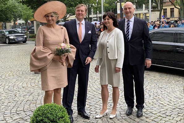 Royal style & gossip: down with fleeces and double-breasted suits!