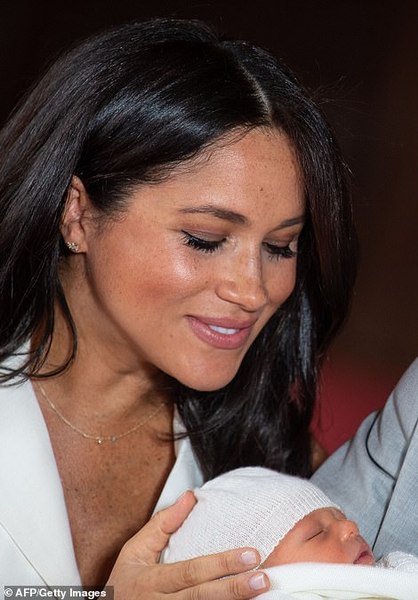 Royal style & gossip: the baby's here, now back to the frocks!