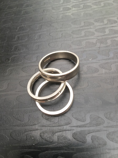 Please show me your wedding rings