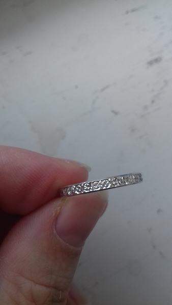 Please show me your wedding rings