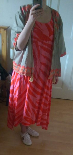 Hushistas shiver in their summer clothes.