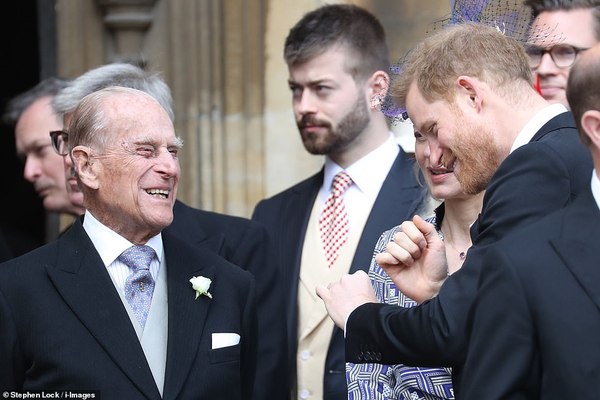 Royal style & gossip: summer is coming, tiaras better be too!