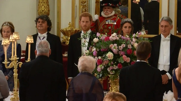 Royal style & gossip: down with fleeces and double-breasted suits!