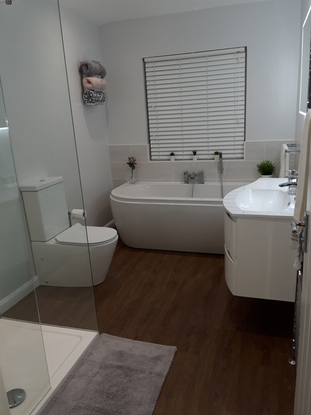 To ask you to look at this pic of my new bathroom and tell me why I hate it!