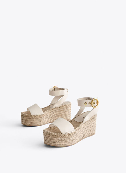 What shoes would work with this dress pretty please