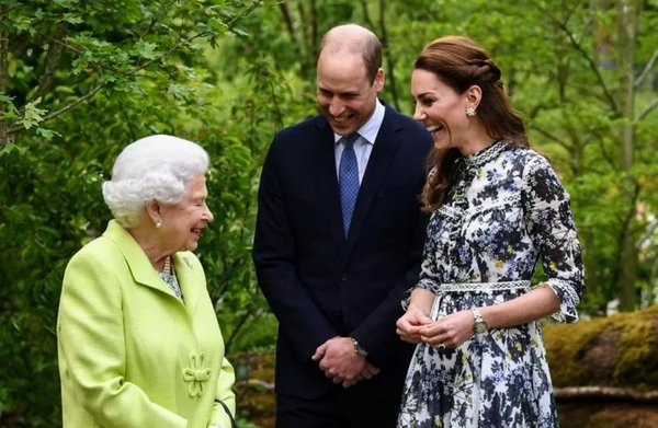 Royal style & gossip: summer is coming, tiaras better be too!