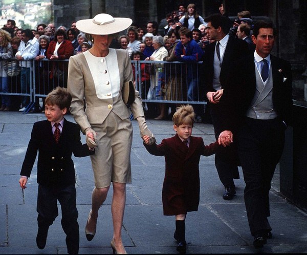 Royal style & gossip: down with fleeces and double-breasted suits!