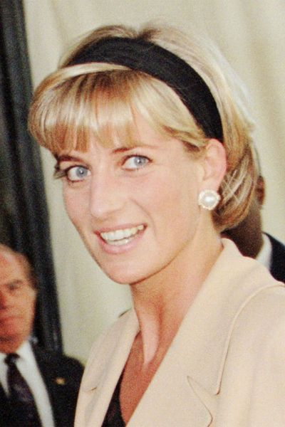 Royal style & gossip: summer is coming, tiaras better be too!