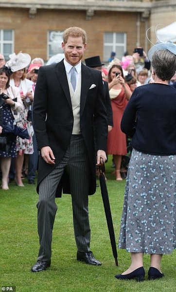 Royal style & gossip: down with fleeces and double-breasted suits!