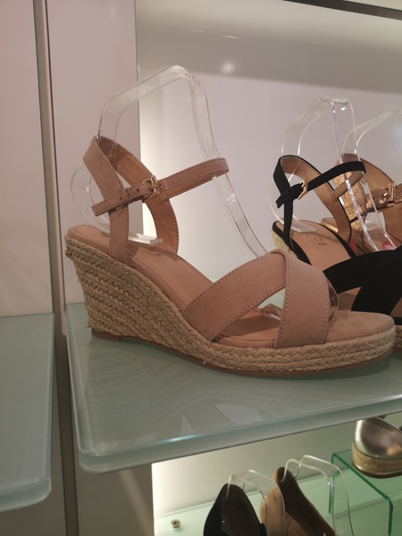 Please help me style these shoes