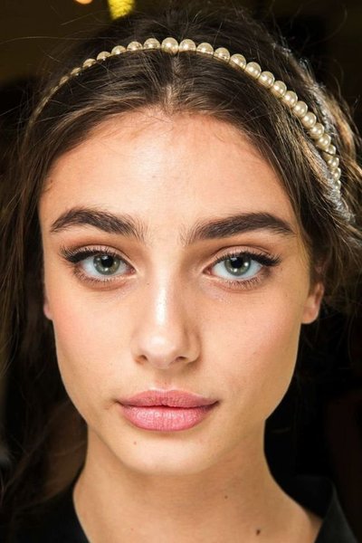 Women who don’t wear makeup, what do you honestly think about women who do?