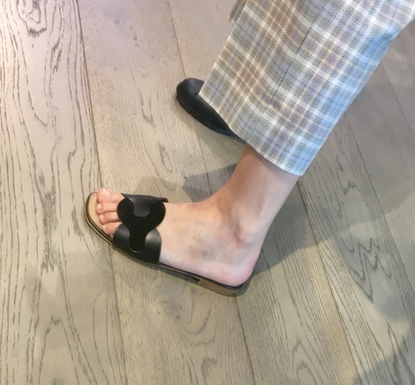 Les Parisiennes des Mamansnet: See life in pink, but do not wear it!