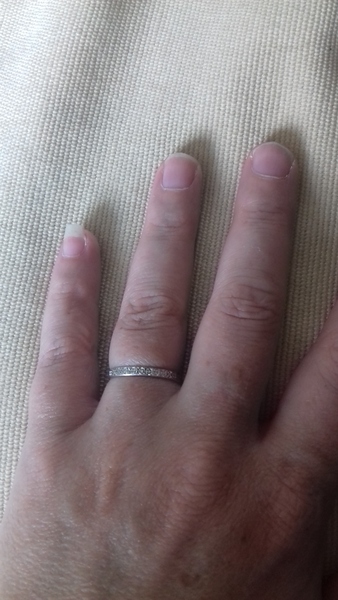 Please show me your wedding rings