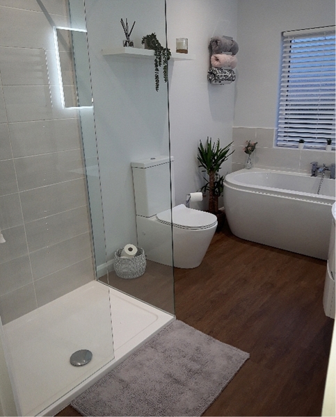 To ask you to look at this pic of my new bathroom and tell me why I hate it!