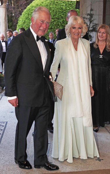 Royal style & gossip: down with fleeces and double-breasted suits!