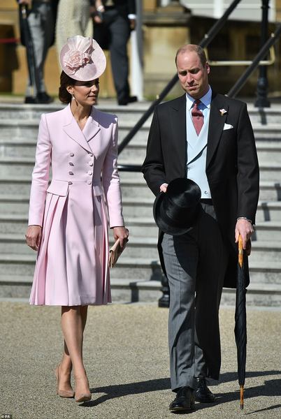Royal style & gossip: down with fleeces and double-breasted suits!