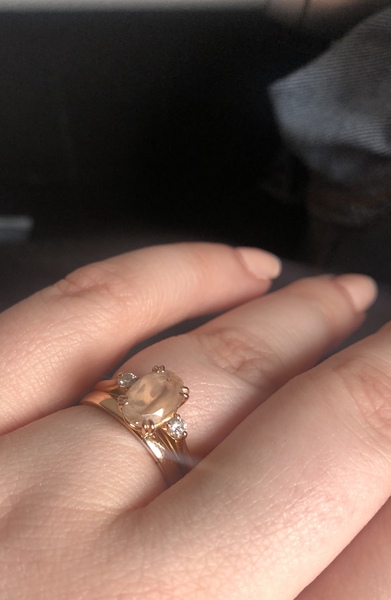 Please show me your wedding rings